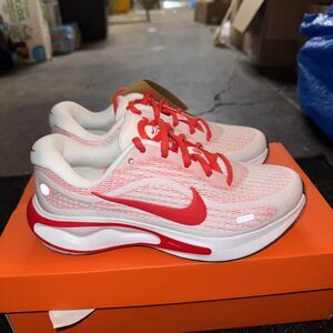 Nike Journey Run Women's SIZE 6 White Lt Crimson NEW Running Shoes FJ7765-111
